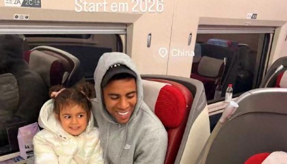 巴西球星接妻儿来华过年，是作秀还是真融入？|古斯塔沃|路易斯-古斯塔沃|古斯塔沃-博乌|文化|球迷_新浪体育_新浪新闻