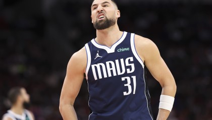 世界杯手机直播软件-越打越坑了！克莱8中2得5分2板1助 三分6中1&amp;正负值-12