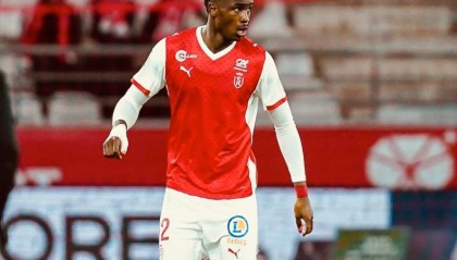 世界杯直播入口-记者：国米找兰斯谈20岁中卫阿卜杜勒-科内，兰斯要价2000万